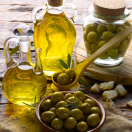 La scritta “Bassa Acidità” a caratteri cubitali sulle bottiglie di olio extra vergine è scorretta e va tolta. Lo precisa anche la Repressione Frodi