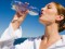 Tutte le bugie sull’acqua: fa ingrassare, riduce la cellulite, favorisce i calcoli…