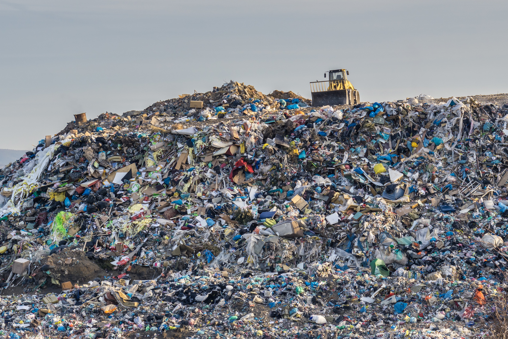 Risultati immagini per Il  pianeta  non è una discarica... basta con la plastica!