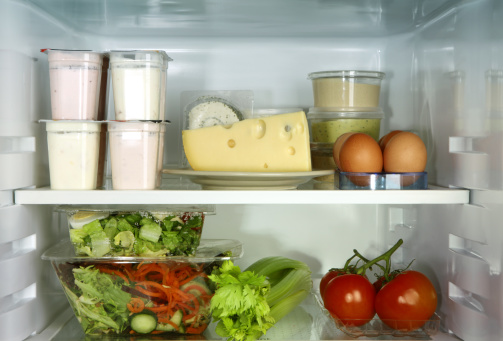 Come proteggere i cibi dal rischio di contaminazione batterica nel frigorifero