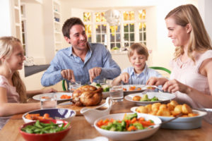 pranzo cibo famiglia 112808754