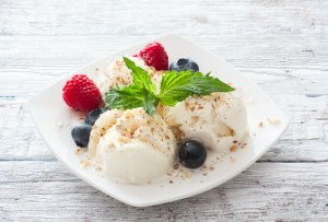 Vanilla ice cream with fresh berries
