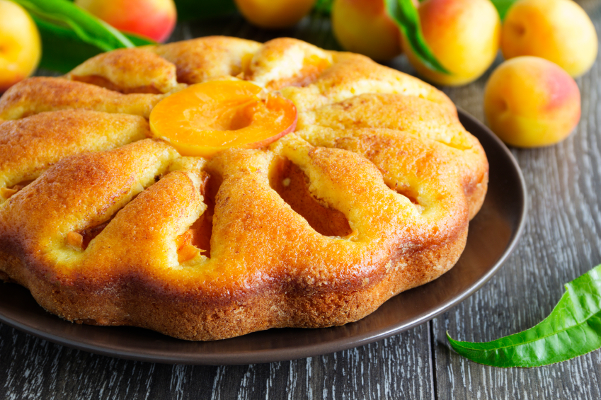 Pie with fresh peaches and almonds.