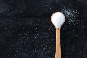 I provvedimenti contro l'abuso di zucchero sono molti: dalla tassazione al controllo degli spot