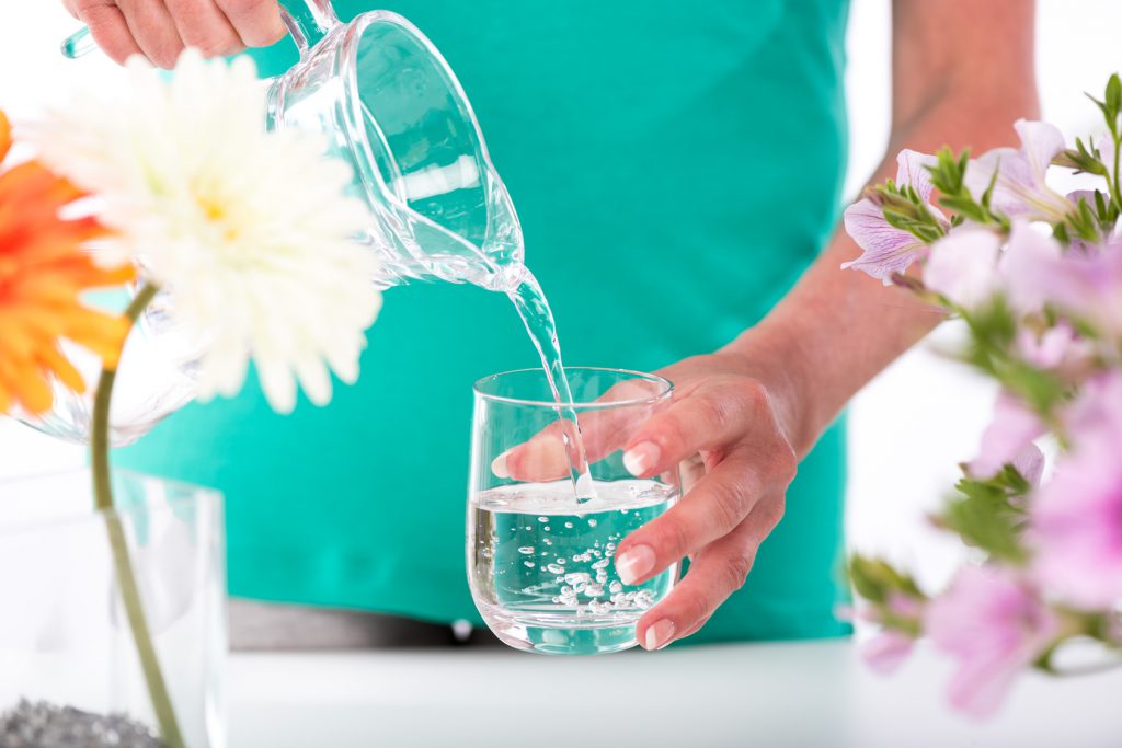 acqua bicchiere donna salute vetro